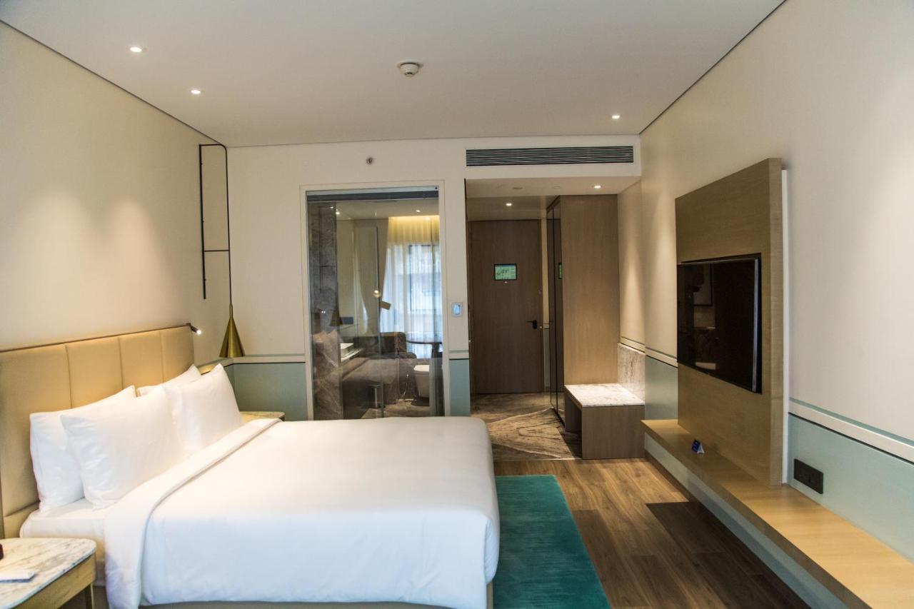 Radisson Blu Mumbai International Airport Hotel Eksteriør billede A room at the hotel