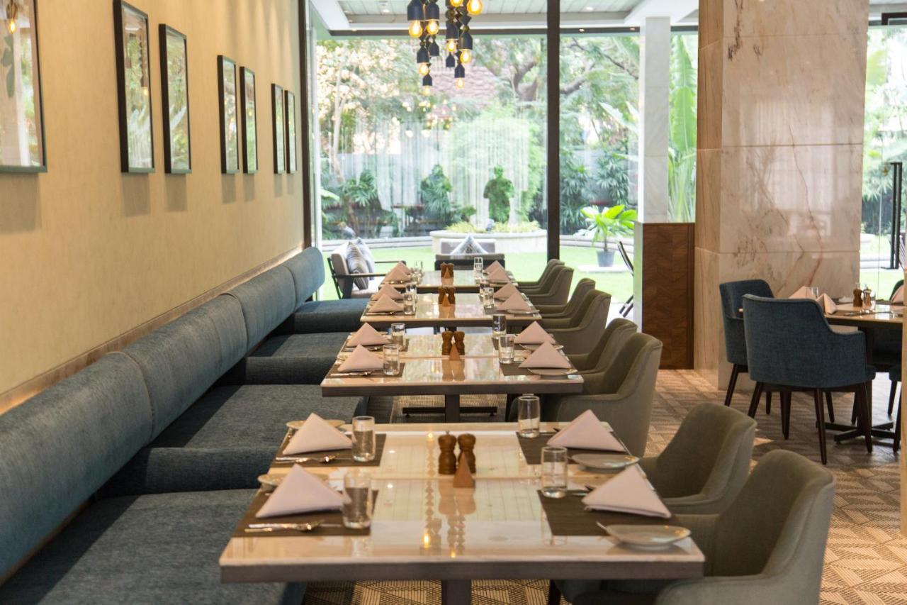 Radisson Blu Mumbai International Airport Hotel Eksteriør billede The restaurant