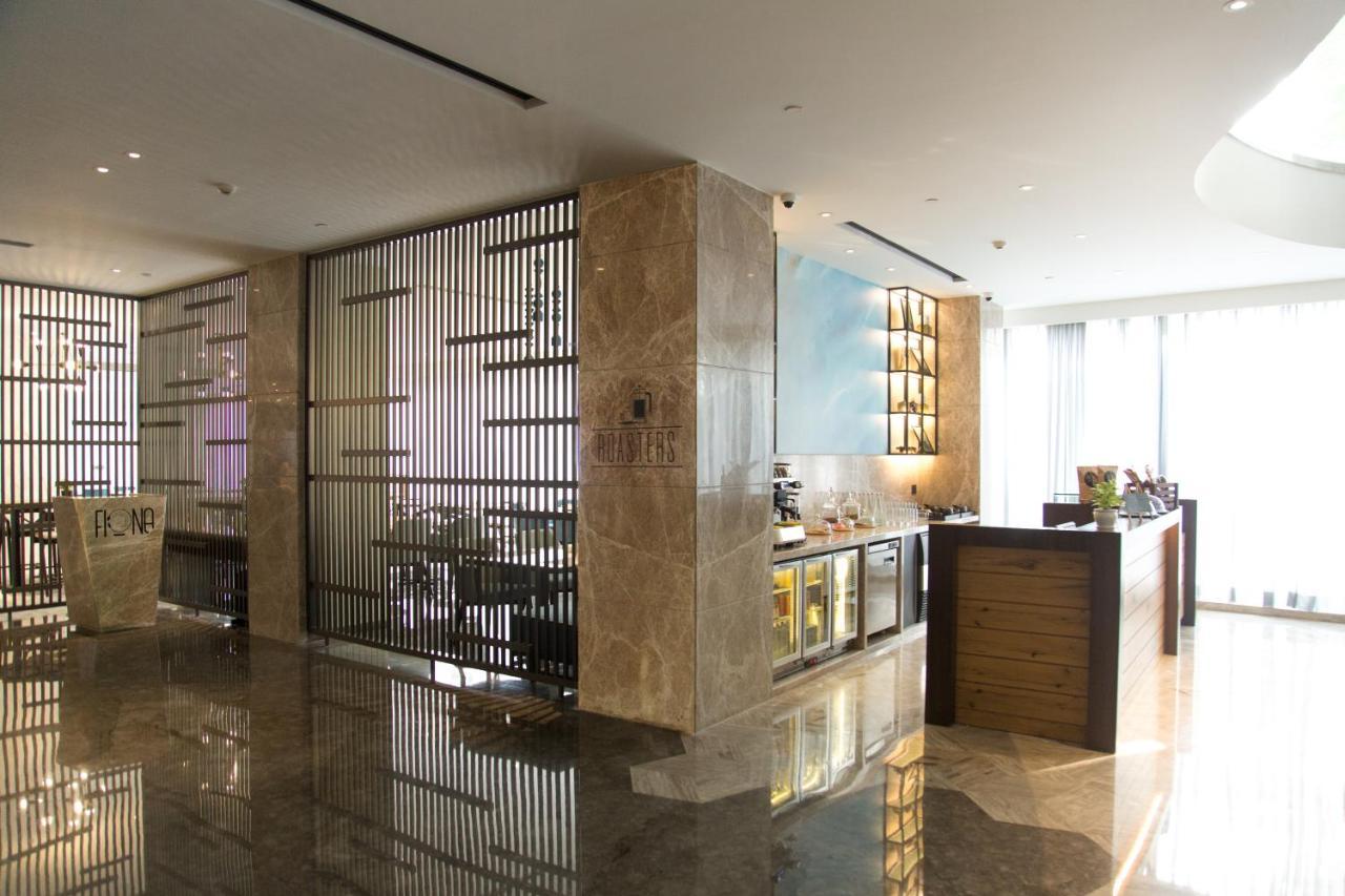 Radisson Blu Mumbai International Airport Hotel Eksteriør billede The interior of the lounge