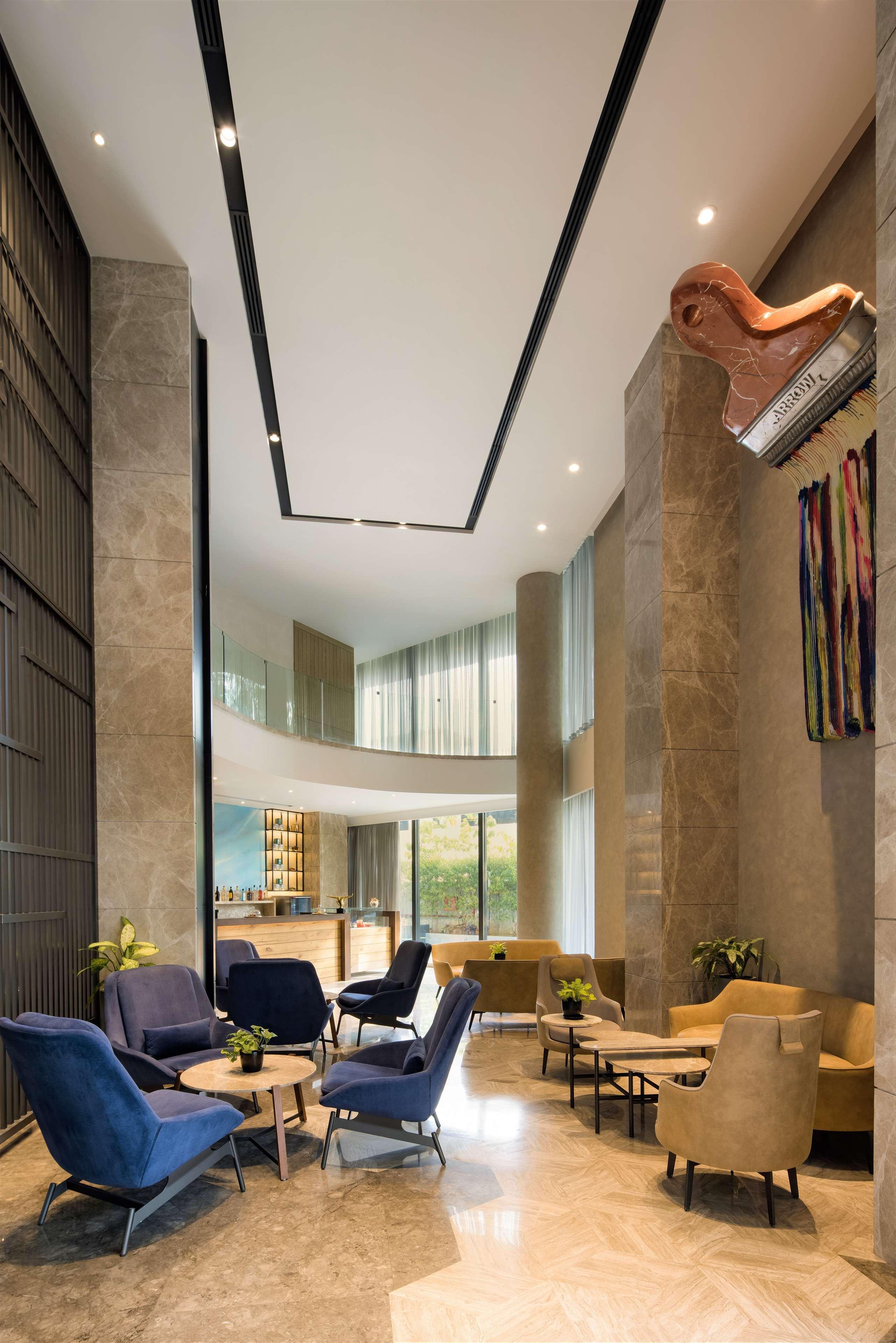 Radisson Blu Mumbai International Airport Hotel Eksteriør billede The interior of the hotel