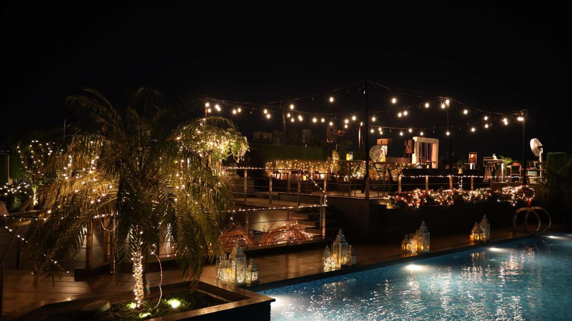 Radisson Blu Mumbai International Airport Hotel Eksteriør billede The resort at night